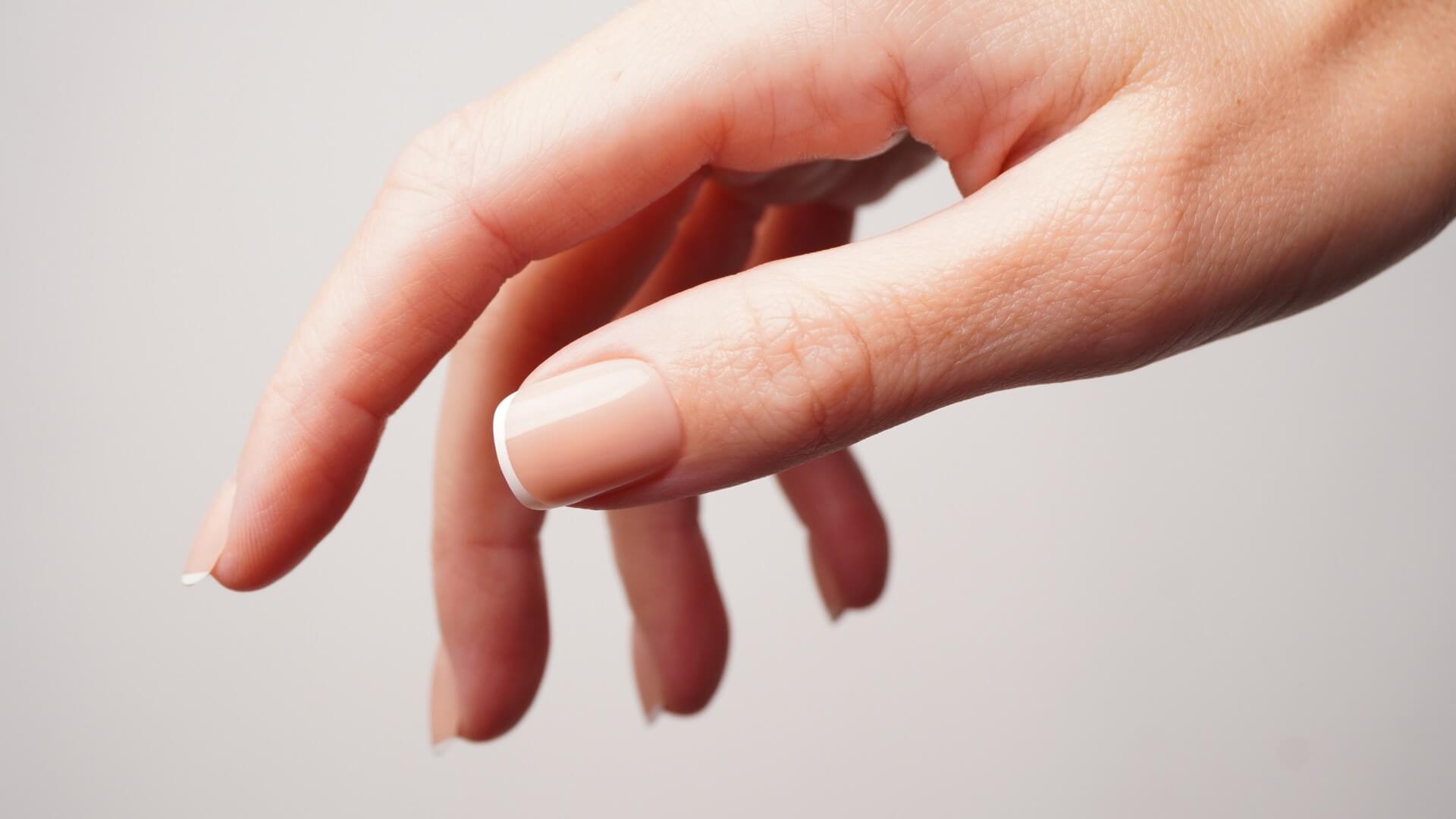 Old Money Aesthetic: Nageldesigns, die leisen Luxus ausstrahlen - Doonails