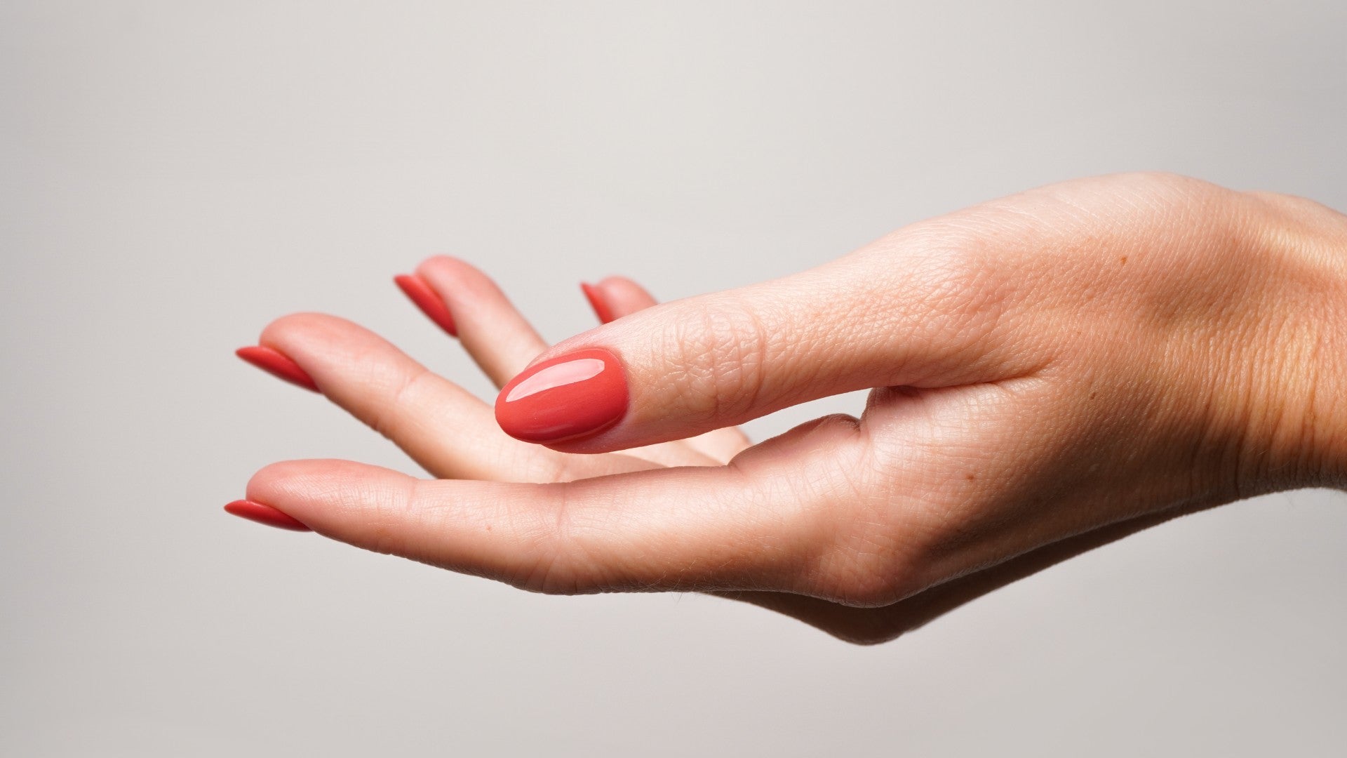 Dipping Powder gegen Nägelkauen: So funktioniert’s - Doonails