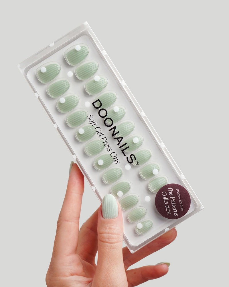 Sage Ribbed Cat Eye Short Round Soft Gel Press Ons