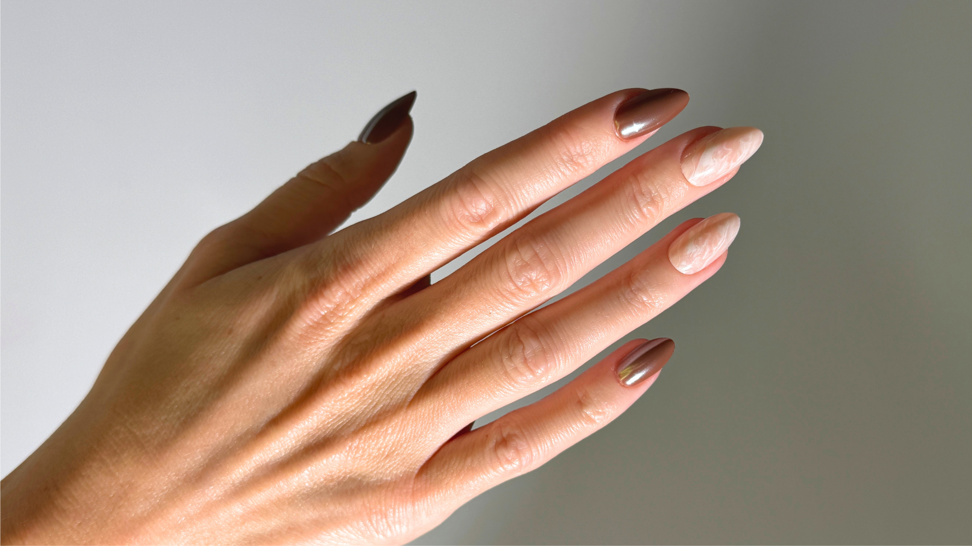 Mix & Match Soft Gel Press Ons: Kreative Nageldesigns