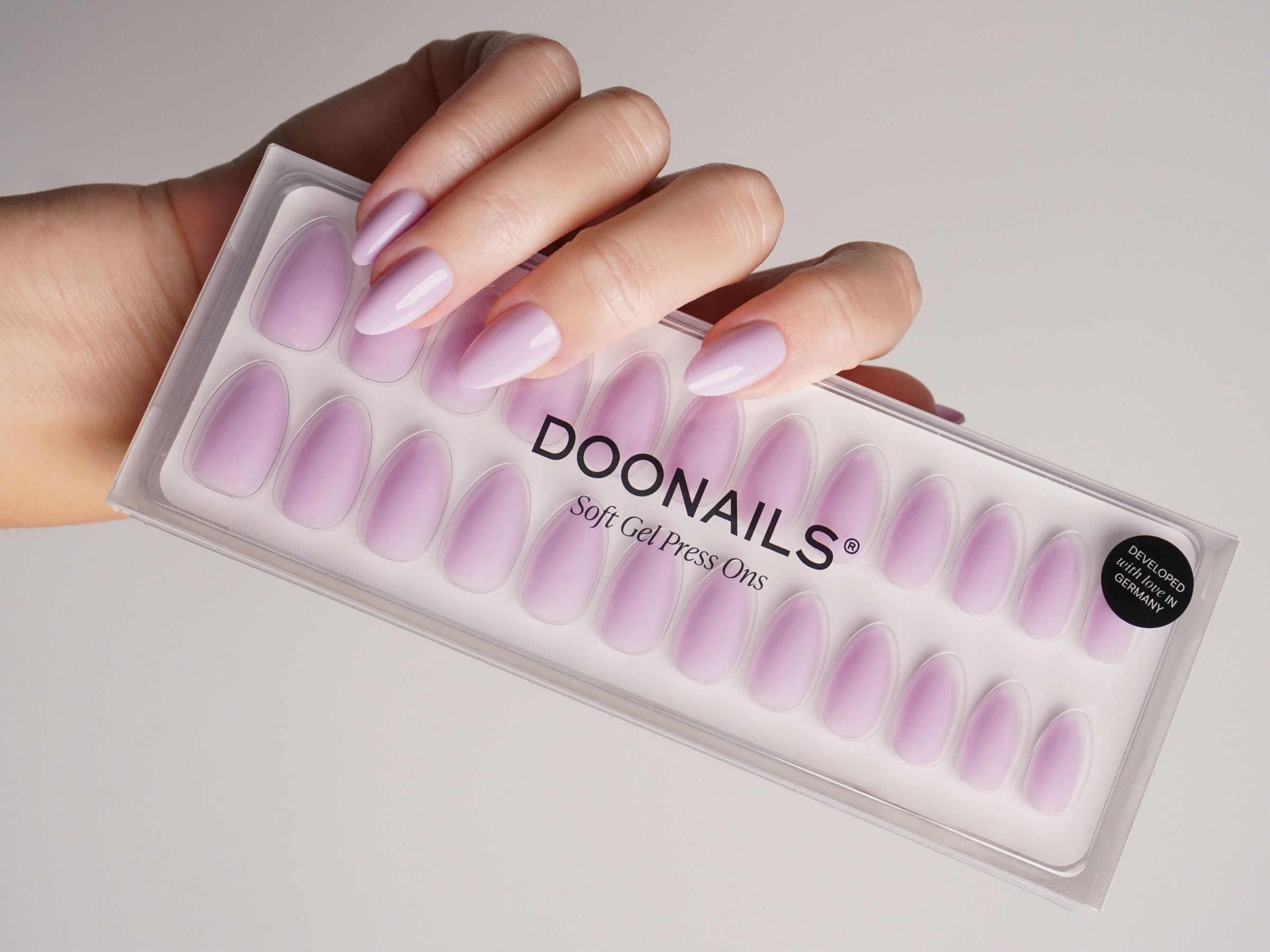 Pastel lila Soft Gel Press Ons Verpackung in der Form almond