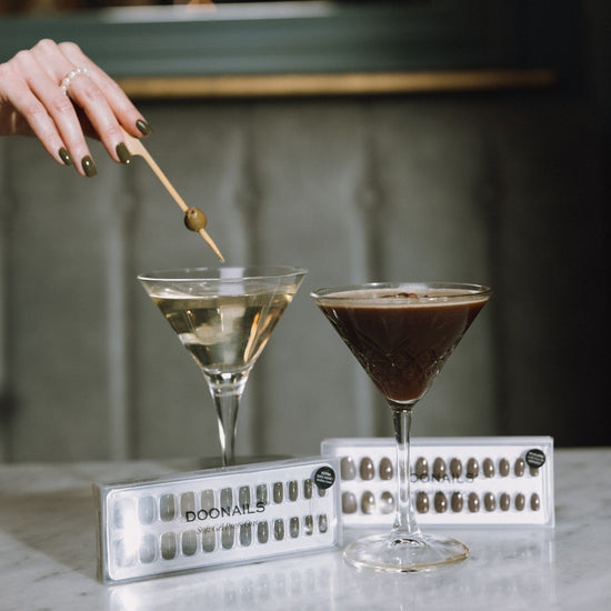 Espresso Martini mit passenden Soft Gel Press Ons