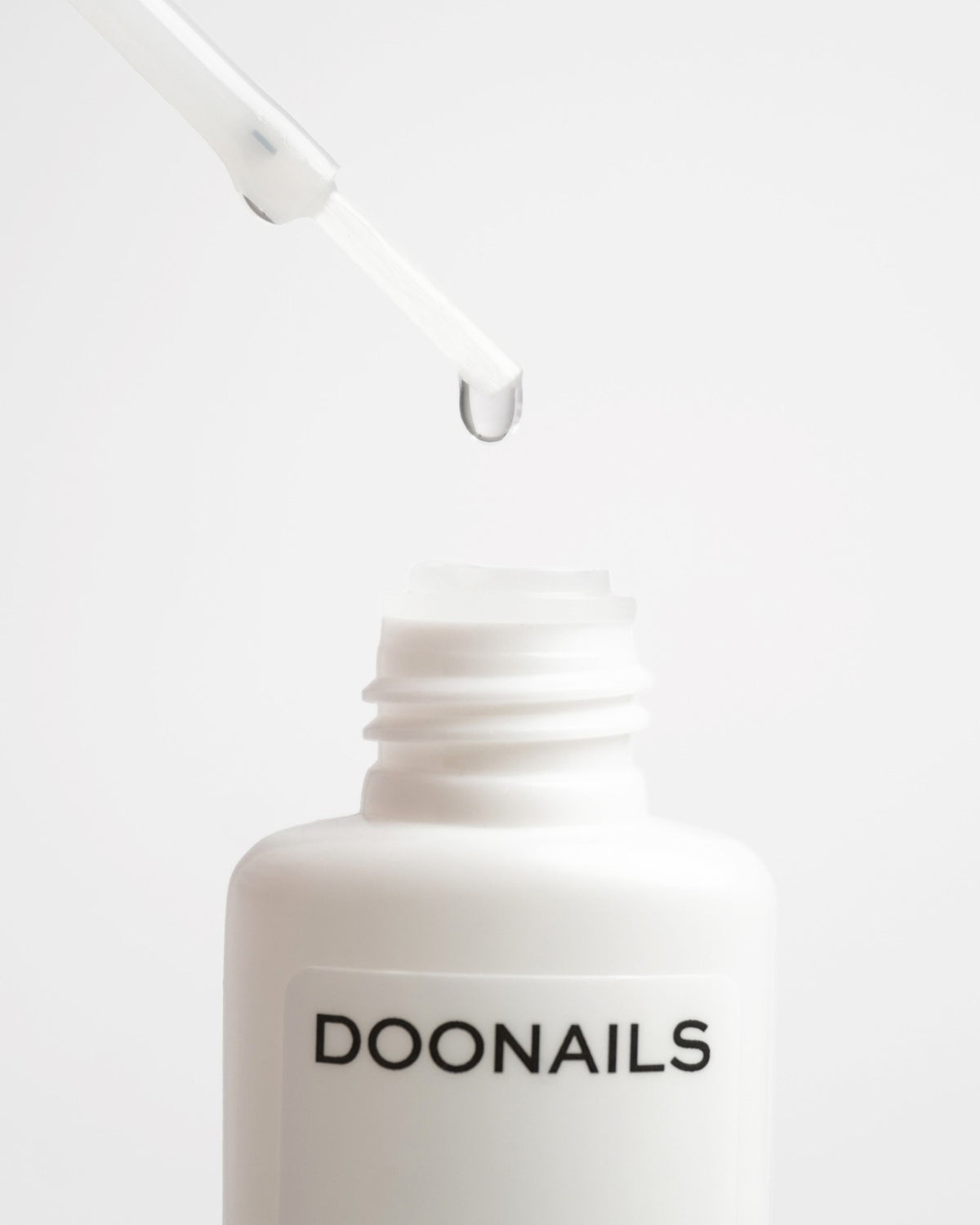 Nagelkleber