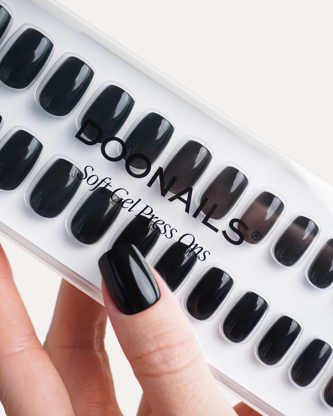 Soft Gel Press Ons Dark Dream Detailaufnahme