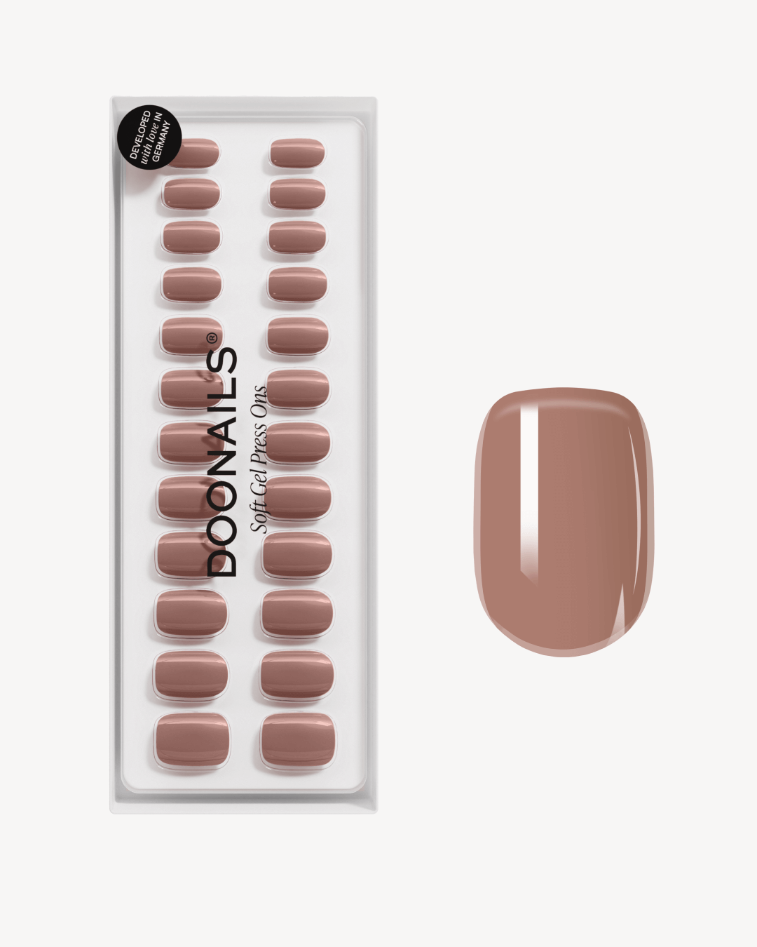 Soft Gel Press Ons Espresso mit beigem Hintergrund