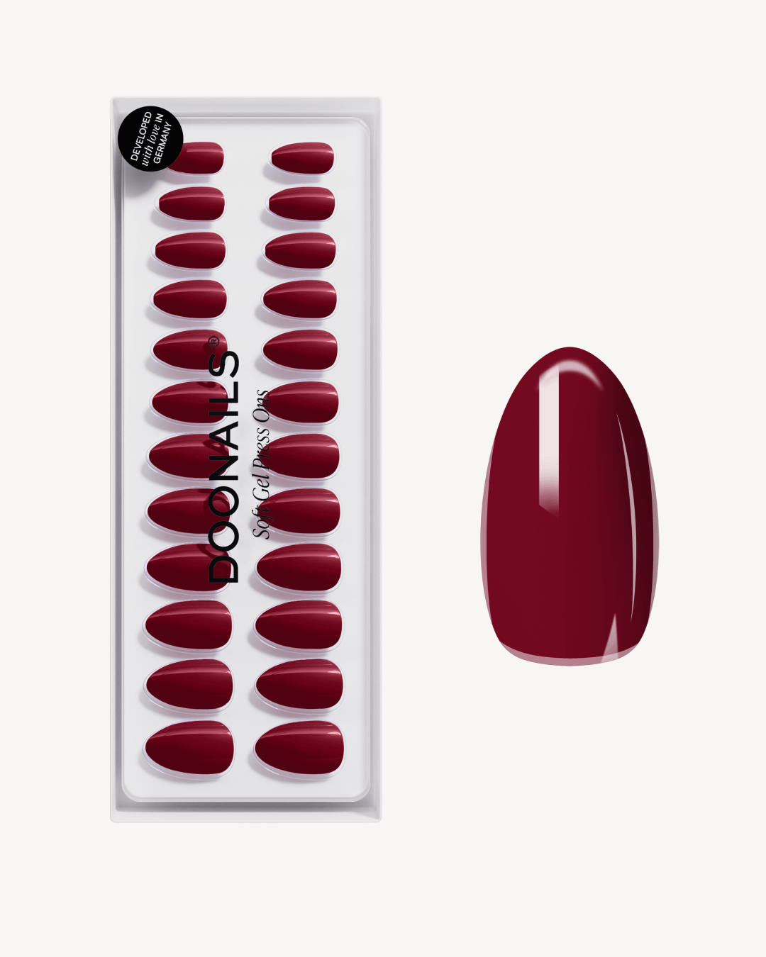 Soft Gel Press Ons Love Paris mit beigem Hintergrund