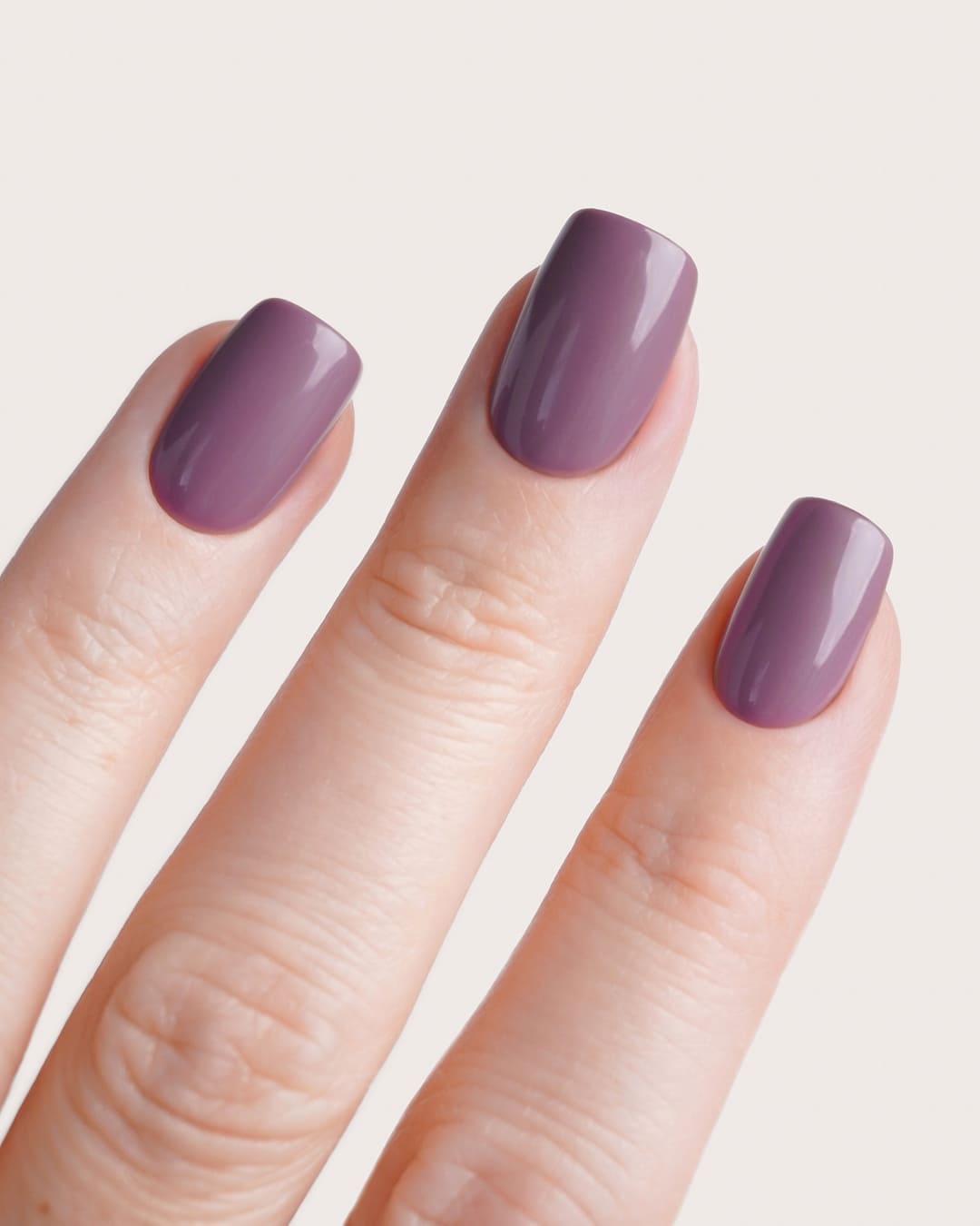 Soft Gel Press Ons Silent Night Mauve getragen
