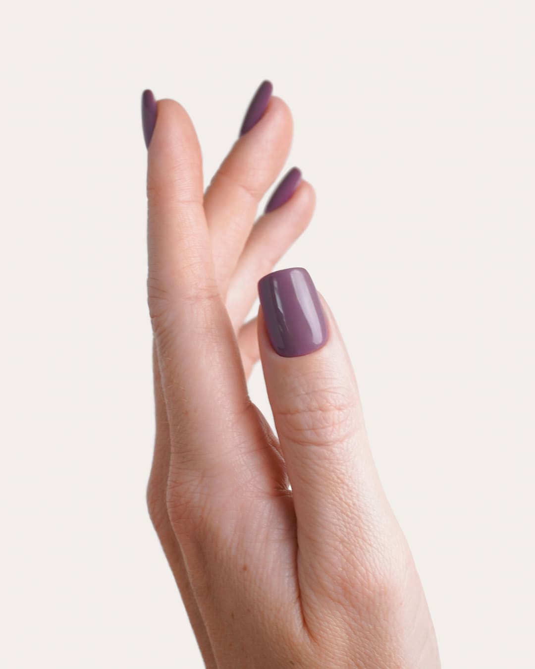 Soft Gel Press Ons Silent Night Mauve getragen