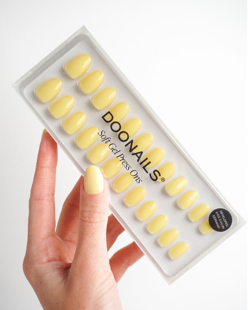Lemon Sorbet Short Round Soft Gel Press Ons - Doonails
