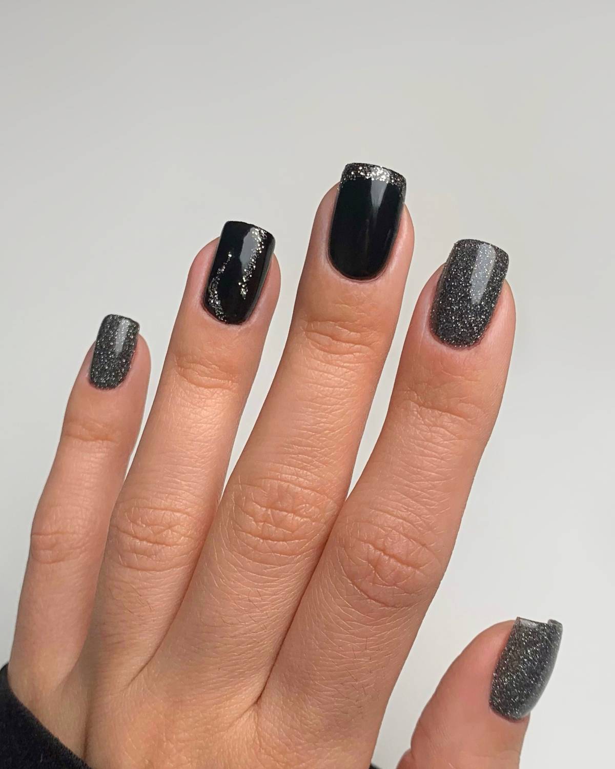 Schwarz, glitzer Nägel