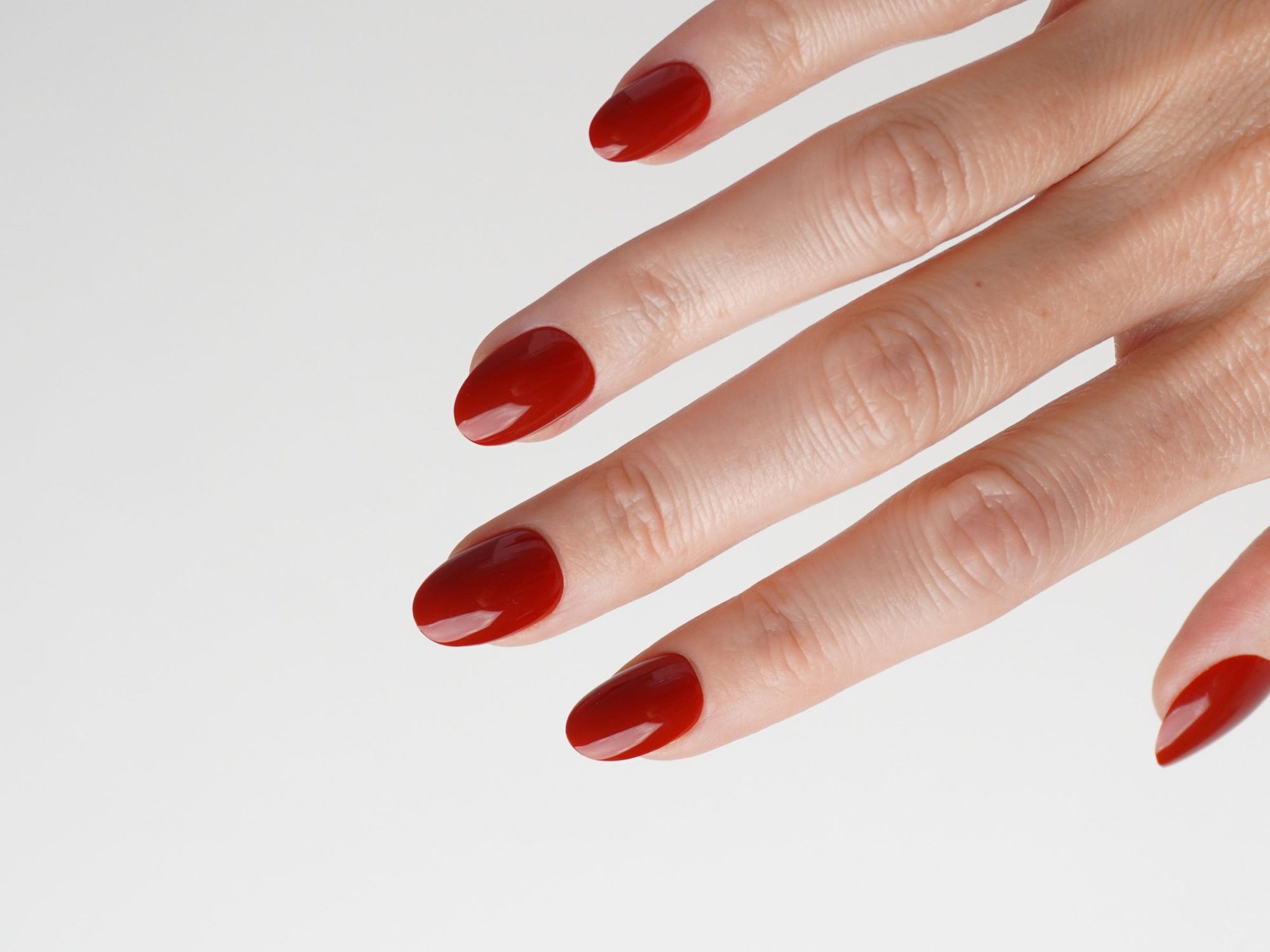 Rote Nägel für den Valentinstag