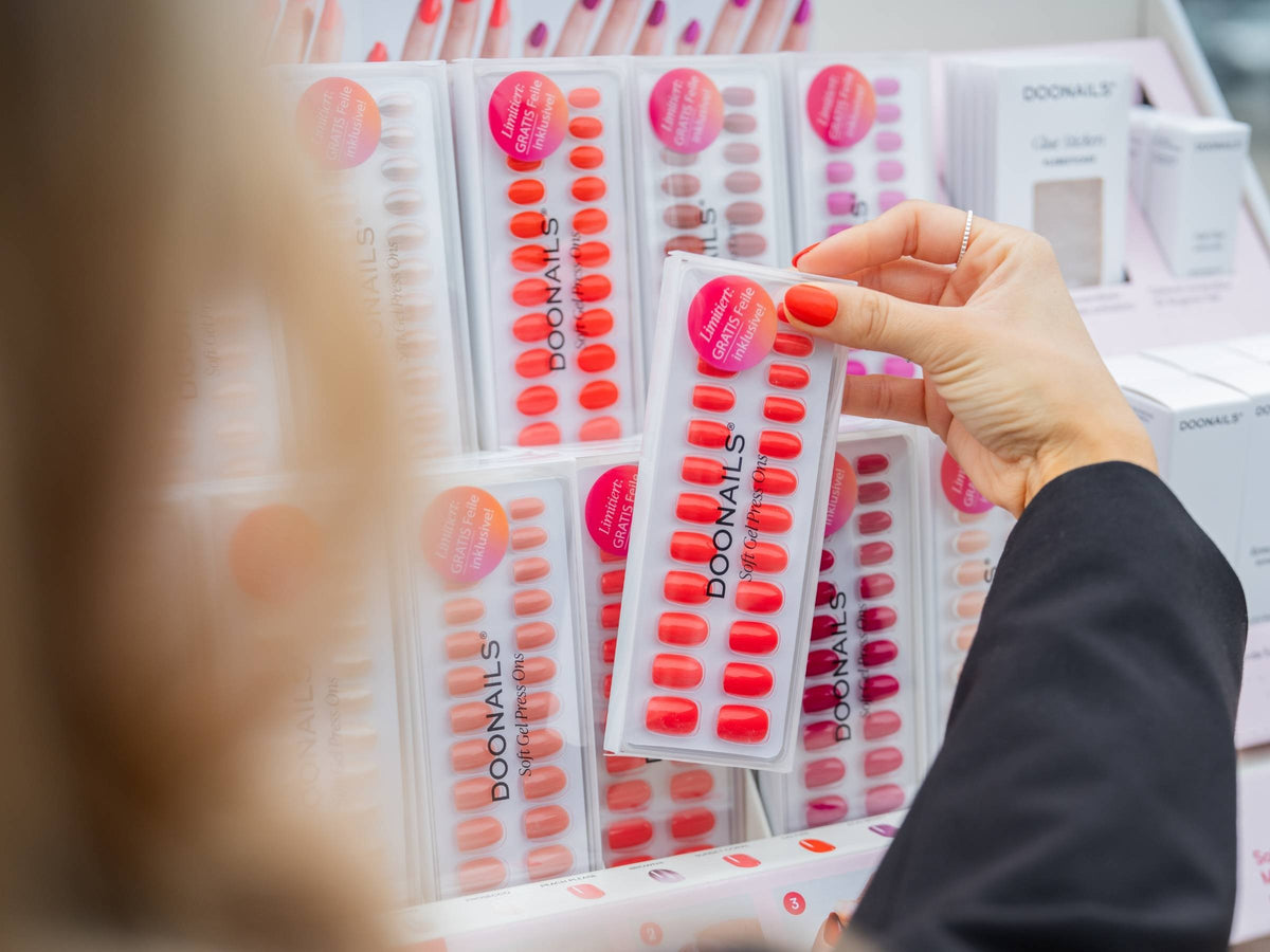 Rote Press Ons zum Mitnehmen