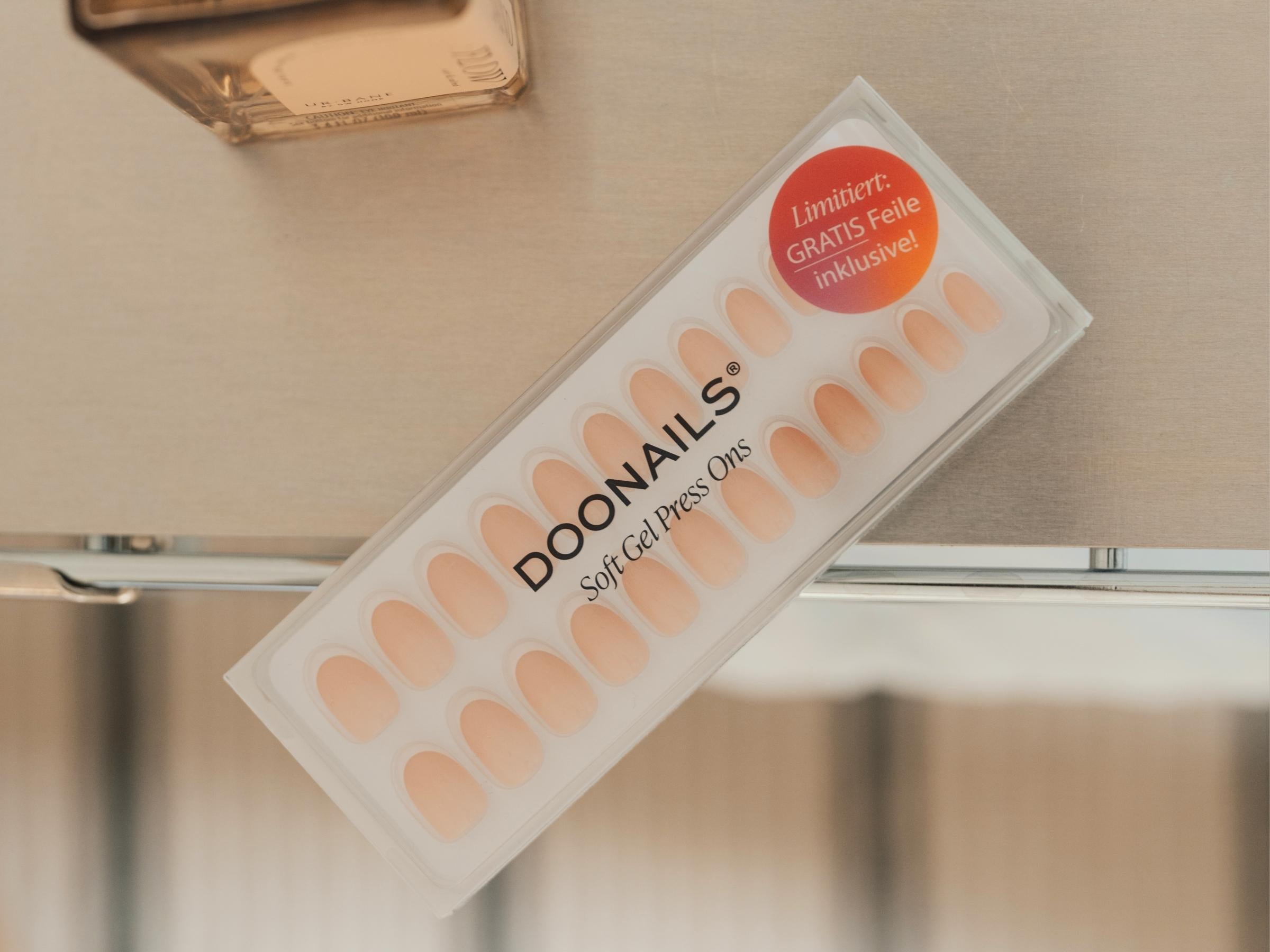 French Soft Gel Press On Verpackung Detailaufnahme