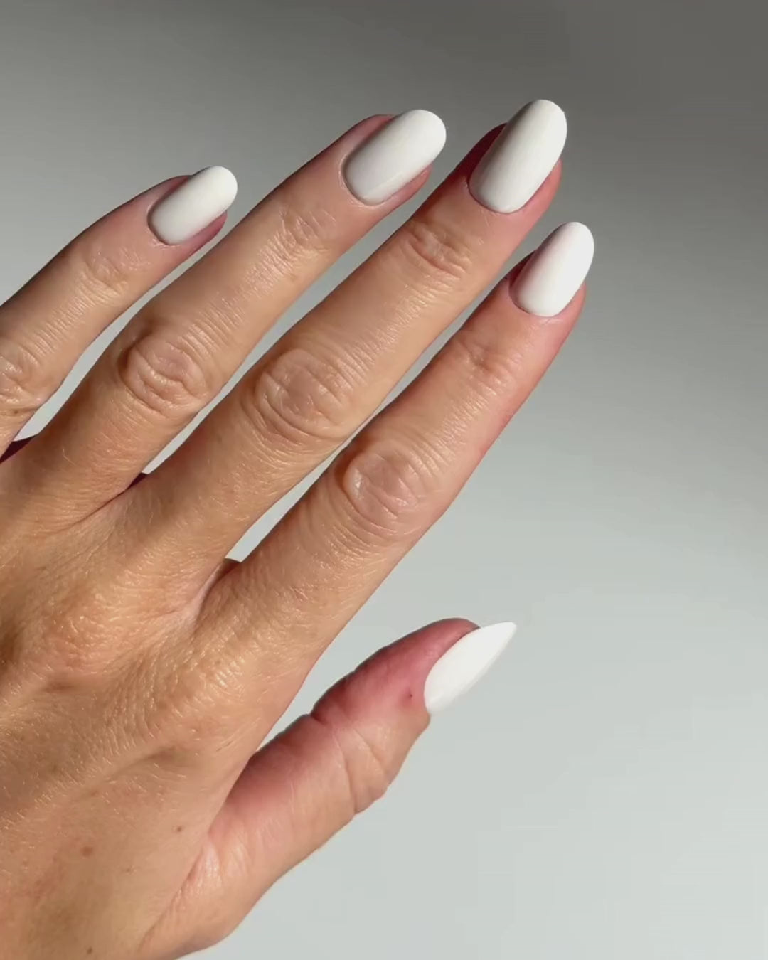 Snow White Medium Round Soft Gel Press Ons